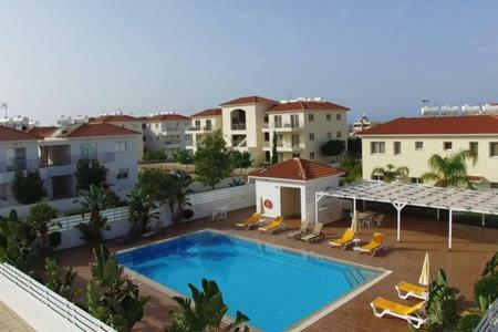 Cosy Apartment In A Luxury Resort Paralimni Exterior foto